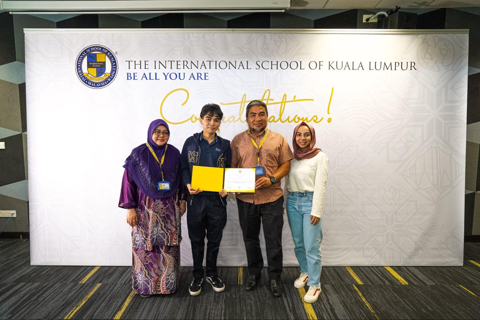 IB Scholarship Recipient Ameerul & Family