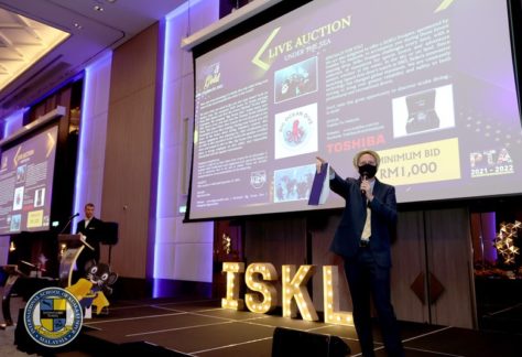 ISKL Parent Association Celebrates Live Auction